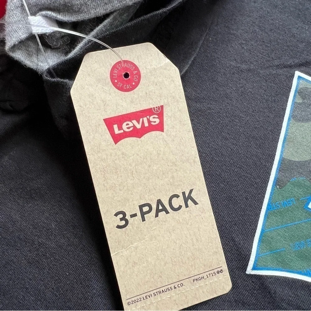 NWT Levi’s youth size large (14/16) three pack short sleeve logo tshirts